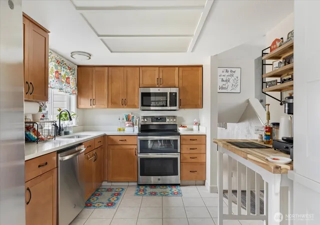 Photo 3 of Sale Pending at 554 Nw Fairhaven Dr, Oak Harbor, WA 98277 | MLS# NWM2570505 | Listing updated on 2026-09-20
