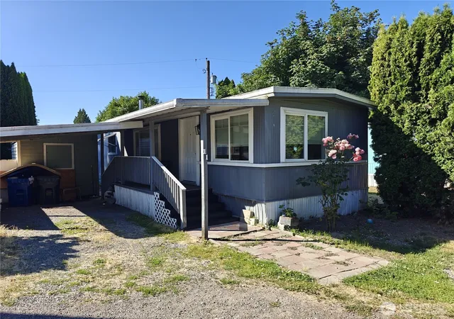 Manufactured home for sale at 1720 Maple Ln #11, Kent, WA 98030 | MLS# NWM2570508
