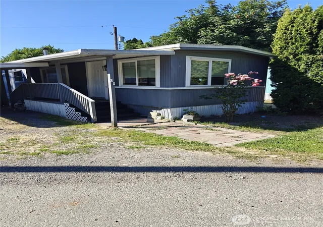 Photo 1 of Manufactured home for sale at 1720 Maple Ln #11, Kent, WA 98030 | MLS# NWM2570508 | Listing updated on 2026-09-23