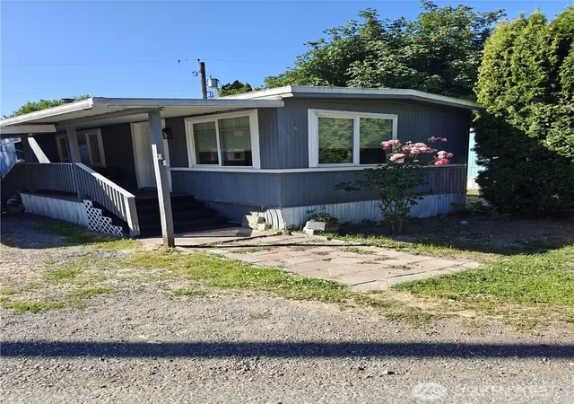 Photo 3 of Manufactured home for sale at 1720 Maple Ln #11, Kent, WA 98030 | MLS# NWM2570508 | Listing updated on 2026-09-23