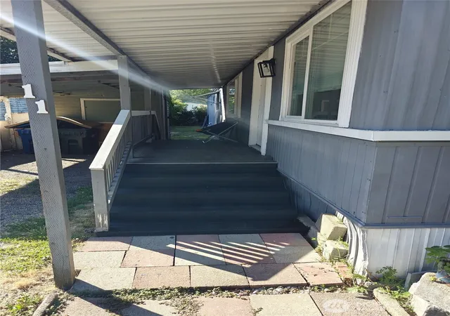 Photo 4 of Manufactured home for sale at 1720 Maple Ln #11, Kent, WA 98030 | MLS# NWM2570508 | Listing updated on 2026-09-23