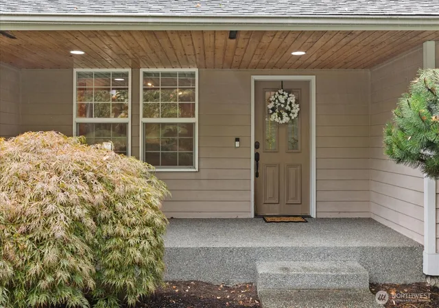 Photo 3 of Single family home for sale at 2505 Lake Dr, Lake Stevens, WA 98258 | MLS# NWM2570522 | Listing updated on 2026-10-02