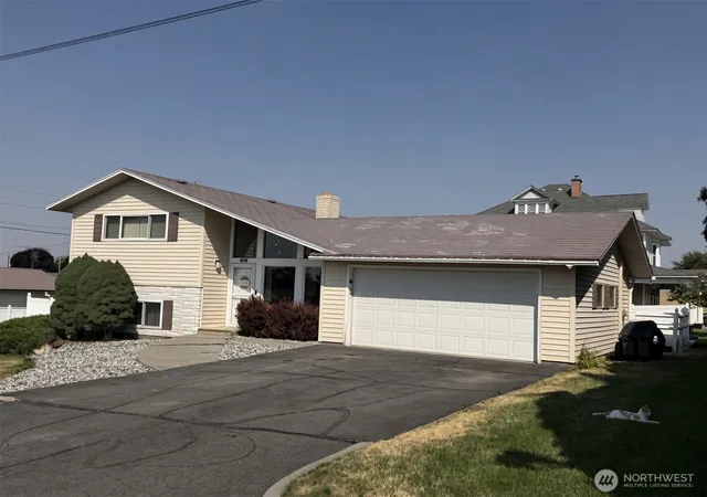 Photo 1 of Single family home for sale at 615 Se Mitchum St, Wilbur, WA 99185 | MLS# NWM2570536 | Listing updated on 2026-09-23