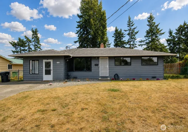 Photo 3 of Single family home for sale at 49 Southwest 8th Ave, Oak Harbor, WA 98277 | MLS# NWM2570544 | Listing updated on 2026-09-23
