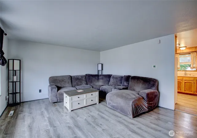 Photo 4 of Single family home for sale at 49 Southwest 8th Ave, Oak Harbor, WA 98277 | MLS# NWM2570544 | Listing updated on 2026-09-23