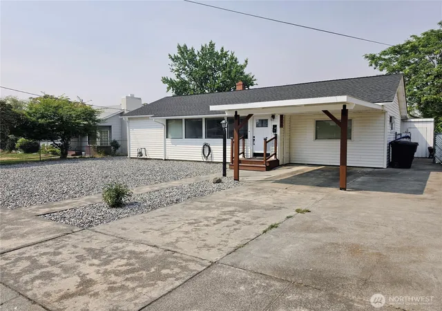 Photo 2 of Single family home for sale at 1433 Boyer Ave, Walla Walla, WA 99362 | MLS# NWM2570554 | Listing updated on 2026-09-23