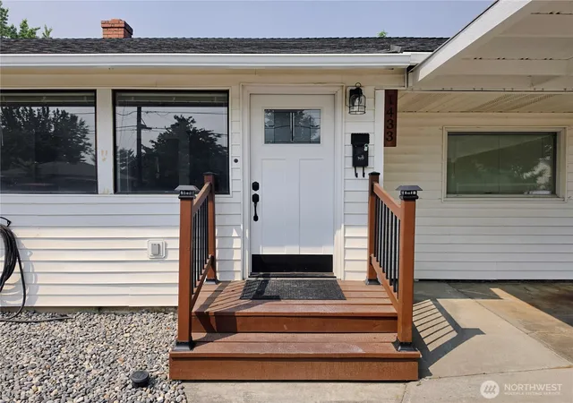 Photo 3 of Single family home for sale at 1433 Boyer Ave, Walla Walla, WA 99362 | MLS# NWM2570554 | Listing updated on 2026-09-23