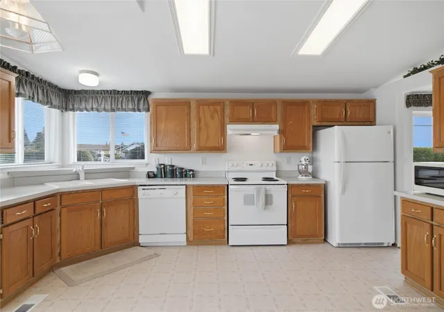 Photo 4 of Manufactured home for sale at 1918 Harrison Ave #25, Centralia, WA 98531 | MLS# NWM2570569 | Listing updated on 2026-09-23