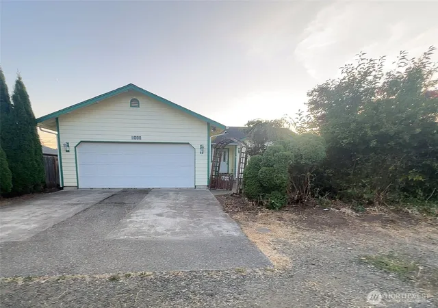Photo 1 of Single family home for sale at 2111 Laurel St, Shelton, WA 98584 | MLS# NWM2570571 | Listing updated on 2026-10-01