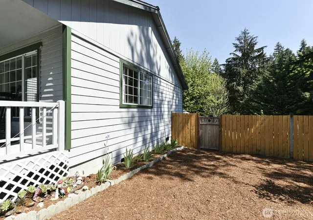 Photo 3 of Sale Pending at 20911 111th Street Ct E, Bonney Lake, WA 98391 | MLS# NWM2570572 | Listing updated on 2026-09-21