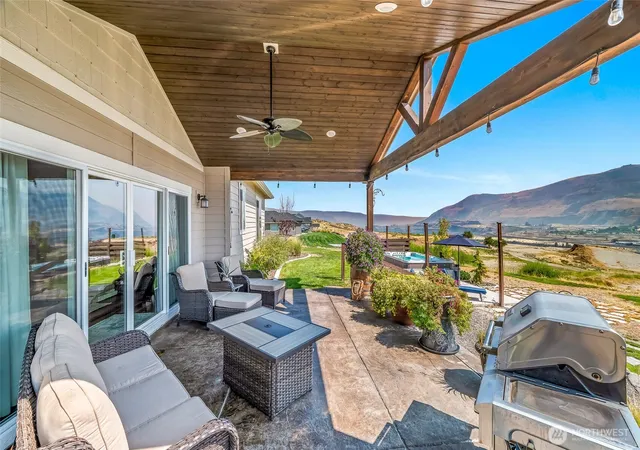 Photo 2 of Single family home for sale at 28 13th Street Se, East Wenatchee, WA 98802 | MLS# NWM2570577 | Listing updated on 2026-10-01