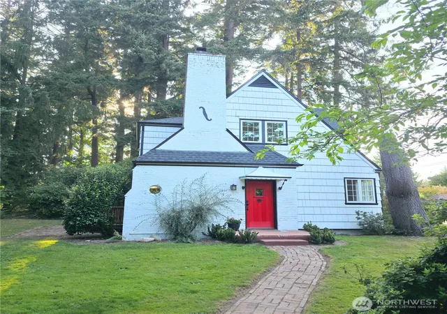 Photo 1 of Single family home for sale at 9424 E East, Tacoma, WA 98445 | MLS# NWM2570583 | Listing updated on 2026-09-29