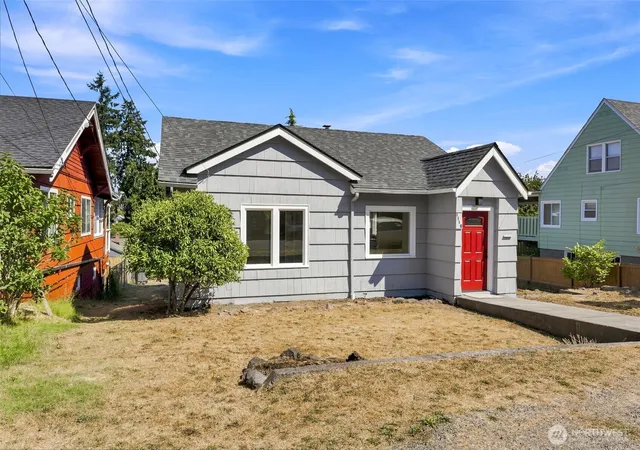 Photo 2 of Sale Pending at 1116 N Lafayette St, Bremerton, WA 98312 | MLS# NWM2570584 | Listing updated on 2026-09-25