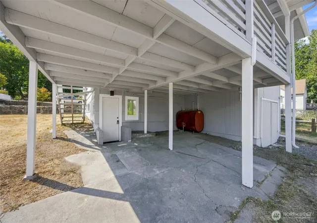 Photo 4 of Sale Pending at 1116 N Lafayette St, Bremerton, WA 98312 | MLS# NWM2570584 | Listing updated on 2026-09-25