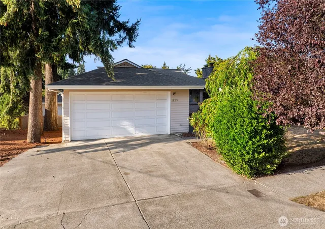 Photo 2 of Sale Pending at 1123 E Hemlock St, Kent, WA 98030 | MLS# NWM2570586 | Listing updated on 2026-09-25