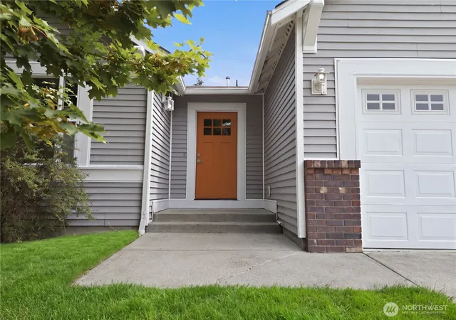 Photo 3 of Single family home for sale at 17405 85th Avenue Ct E, Puyallup, WA 98375 | MLS# NWM2570591 | Listing updated on 2026-09-23