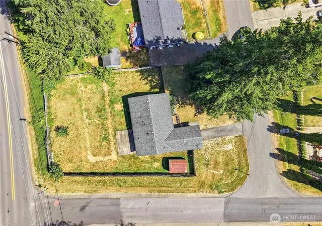 Photo 3 of Sale Pending at 27069 Meadow Cir NE, Kingston, WA 98346 | MLS# NWM2570594 | Listing updated on 2026-10-01