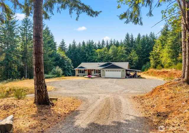 Photo 3 of Sale Pending at 150 Alderbrook Ln, Chehalis, WA 98532 | MLS# NWM2570610 | Listing updated on 2026-09-22