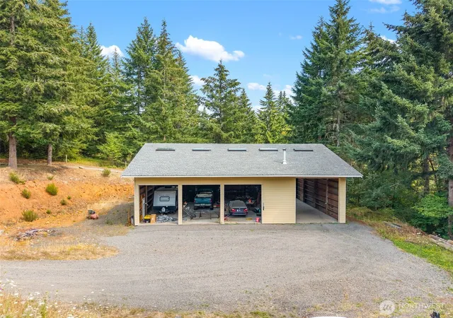 Photo 3 of Sale Pending at 150 Alderbrook Ln, Chehalis, WA 98532 | MLS# NWM2570610 | Listing updated on 2026-09-22