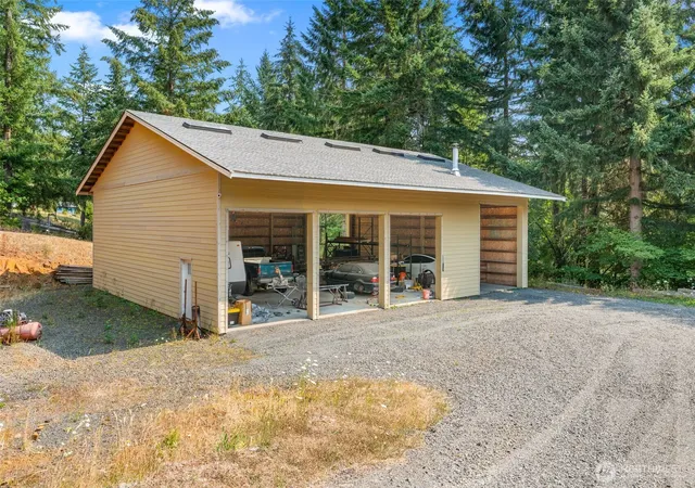 Photo 4 of Sale Pending at 150 Alderbrook Ln, Chehalis, WA 98532 | MLS# NWM2570610 | Listing updated on 2026-09-22