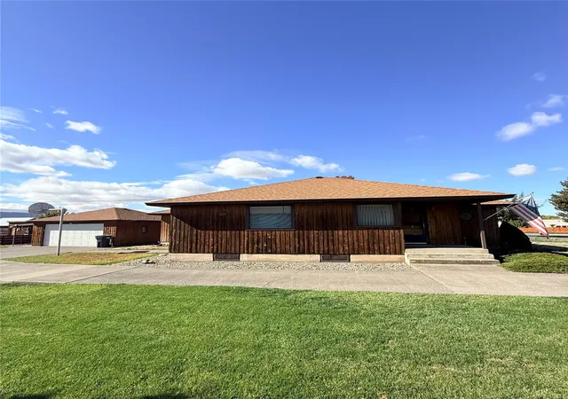 Photo 1 of Single family home for sale at 580 Rose St Ne, College Place, WA 99324 | MLS# NWM2570627 | Listing updated on 2026-10-10