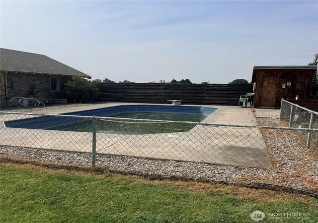 Photo 2 of Single family home for sale at 580 Rose St Ne, College Place, WA 99324 | MLS# NWM2570627 | Listing updated on 2026-09-29