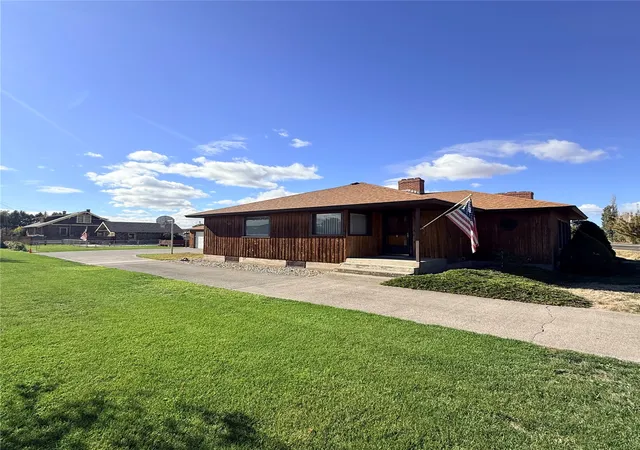 Photo 2 of Single family home for sale at 580 Rose St Ne, College Place, WA 99324 | MLS# NWM2570627 | Listing updated on 2026-10-10