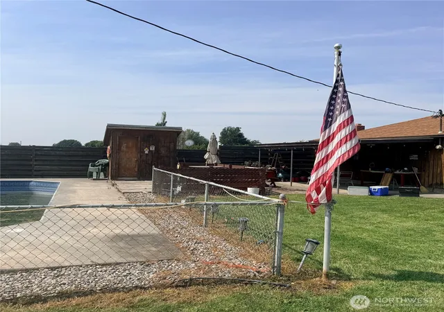 Photo 3 of Single family home for sale at 580 Rose St Ne, College Place, WA 99324 | MLS# NWM2570627 | Listing updated on 2026-09-29