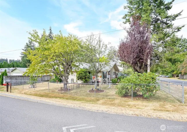Photo 2 of Single family home for sale at 28705 14th Avenue S, Federal Way, WA 98003 | MLS# NWM2570652 | Listing updated on 2026-09-23