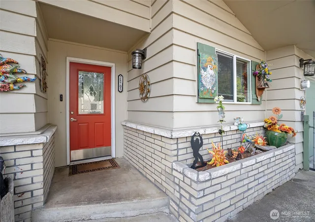 Photo 4 of Single family home for sale at 28705 14th Avenue S, Federal Way, WA 98003 | MLS# NWM2570652 | Listing updated on 2026-09-23