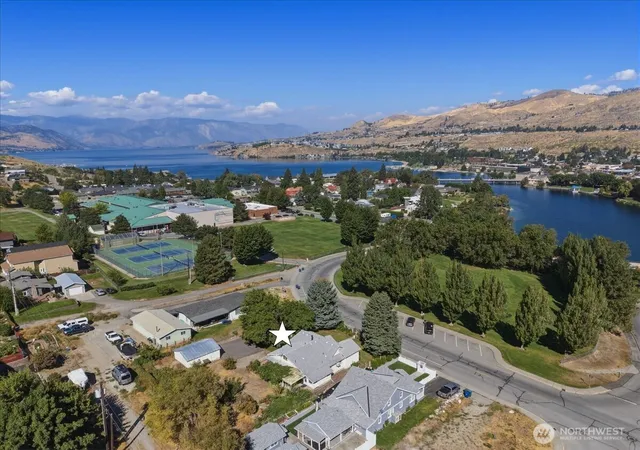 Photo 2 of Single family home for sale at 116 E Farnham Ave, Chelan, WA 98816 | MLS# NWM2570675 | Listing updated on 2026-09-21
