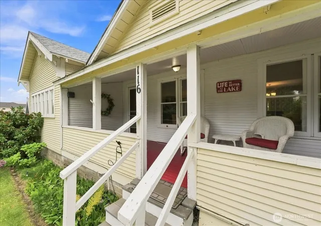Photo 3 of Single family home for sale at 116 E Farnham Ave, Chelan, WA 98816 | MLS# NWM2570675 | Listing updated on 2026-09-21