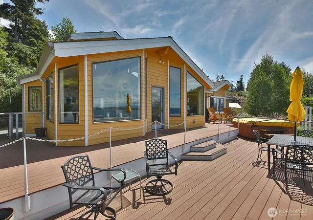 Photo 1 of Sale Pending at 330 Susana Dr, Freeland, WA 98249 | MLS# NWM2570681 | Listing updated on 2026-09-21