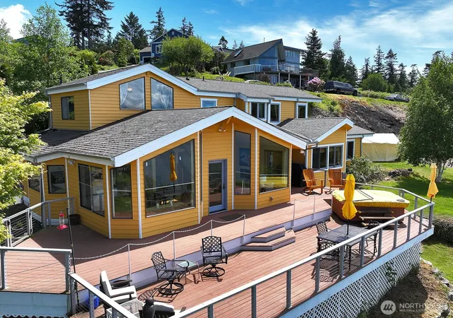 Photo 2 of Sale Pending at 330 Susana Dr, Freeland, WA 98249 | MLS# NWM2570681 | Listing updated on 2026-09-21