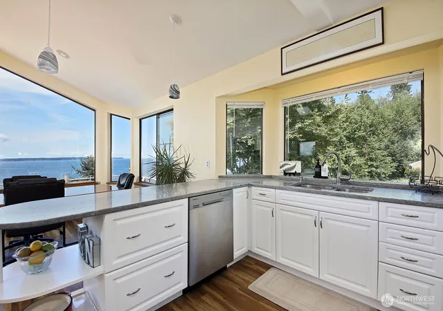 Photo 4 of Sale Pending at 330 Susana Dr, Freeland, WA 98249 | MLS# NWM2570681 | Listing updated on 2026-09-21