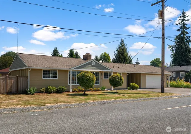 Photo 2 of Sale Pending at 911 11th Street Nw, Puyallup, WA 98371 | MLS# NWM2570683 | Listing updated on 2026-10-01
