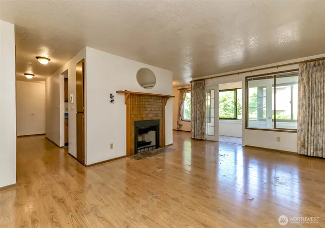 Photo 4 of Condo for sale at 132 N 132nd Street #204, Seattle, WA 98133 | MLS# NWM2570685 | Listing updated on 2026-09-30