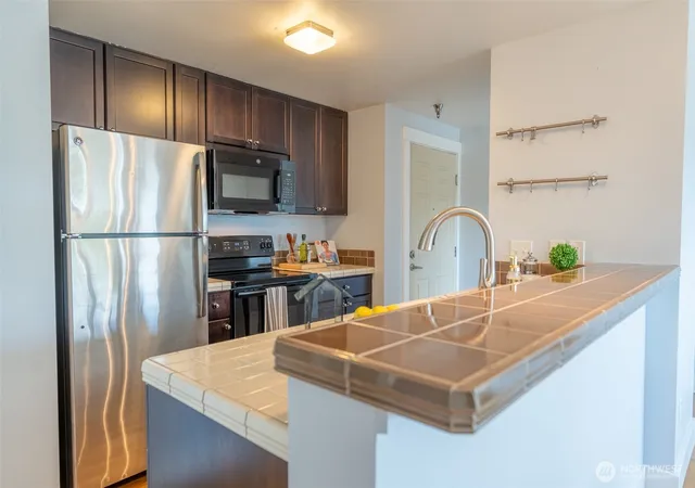 Photo 4 of Condo for sale at 209 N 39th Street #304, Seattle, WA 98103 | MLS# NWM2570710 | Listing updated on 2026-09-23