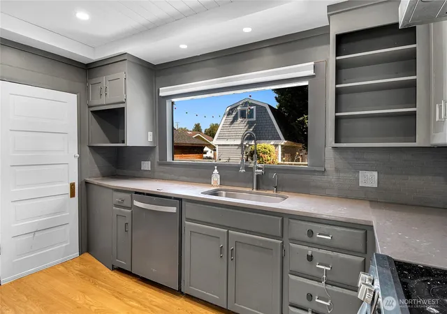 Photo 3 of Sale Pending at 544 S Morris Ave, Renton, WA 98057 | MLS# NWM2570722 | Listing updated on 2026-09-25