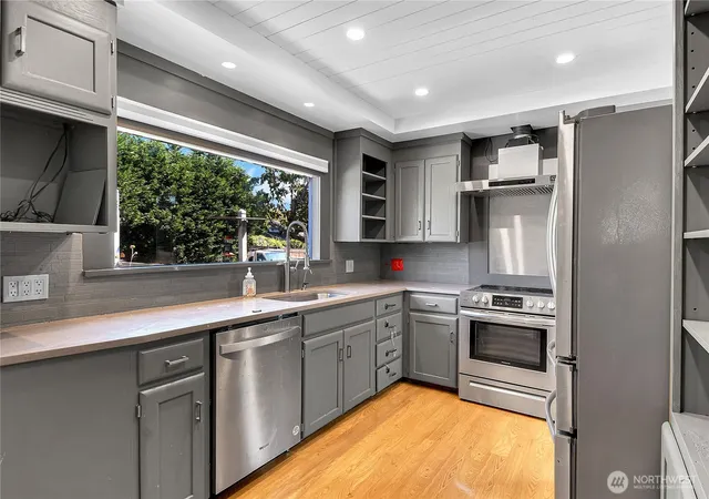 Photo 3 of Sale Pending at 544 S Morris Ave, Renton, WA 98057 | MLS# NWM2570722 | Listing updated on 2026-09-25
