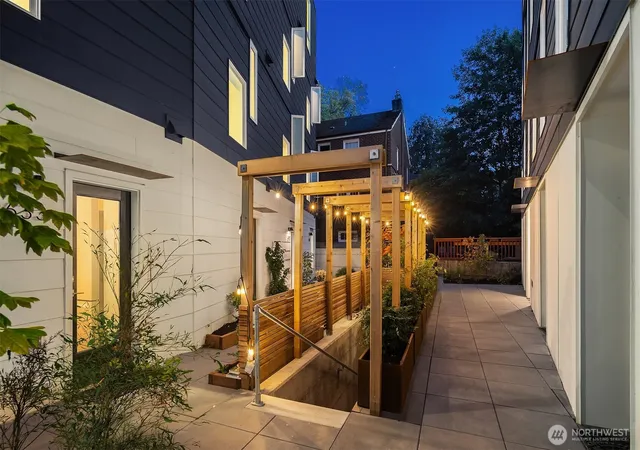 Photo 2 of Townhouse for sale at 627 13th Avenue E, Seattle, WA 98102 | MLS# NWM2570755 | Listing updated on 2026-09-30
