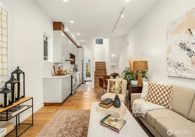 Photo 3 of Townhouse for sale at 627 13th Avenue E, Seattle, WA 98102 | MLS# NWM2570755 | Listing updated on 2026-09-30
