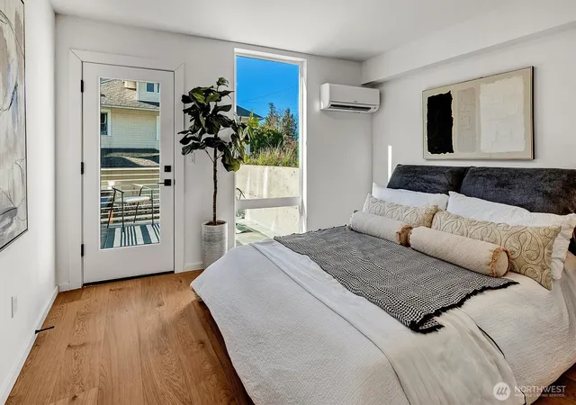 Photo 4 of Townhouse for sale at 1227 E Roy St, Seattle, WA 98102 | MLS# NWM2570757 | Listing updated on 2026-09-30