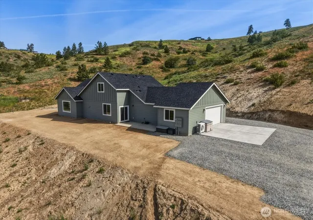 Photo 3 of Single family home for sale at 390 True Blue Ln, Chelan, WA 98816 | MLS# NWM2570774 | Listing updated on 2026-09-28