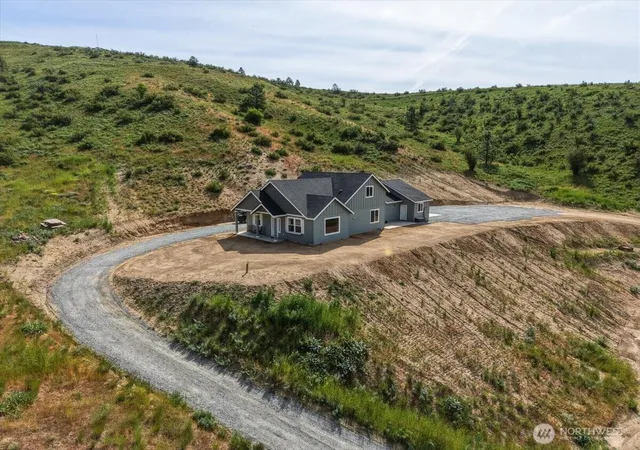 Photo 3 of Single family home for sale at 390 True Blue Ln, Chelan, WA 98816 | MLS# NWM2570774 | Listing updated on 2026-09-28
