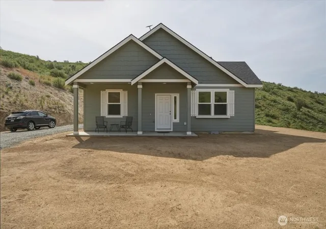 Photo 4 of Single family home for sale at 390 True Blue Ln, Chelan, WA 98816 | MLS# NWM2570774 | Listing updated on 2026-09-28