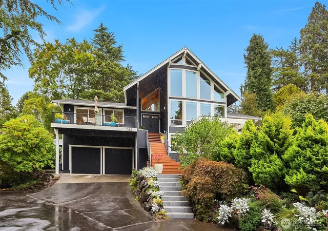 Photo 1 of Single family home for sale at 1542 10th Place N, Edmonds, WA 98020 | MLS# NWM2570778 | Listing updated on 2026-10-02
