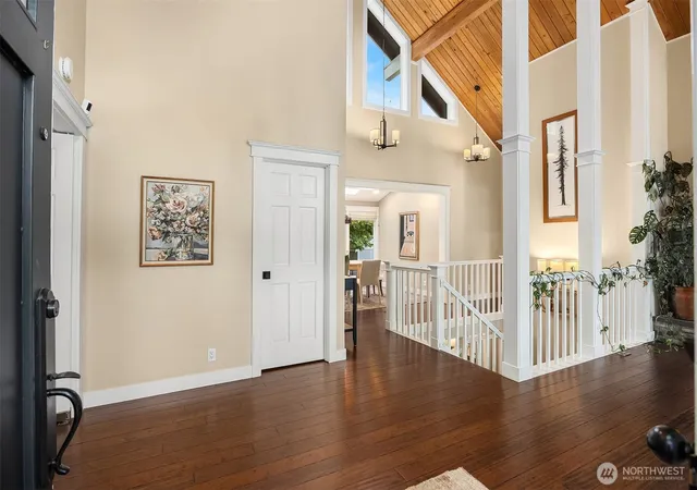 Photo 2 of Single family home for sale at 1542 10th Place N, Edmonds, WA 98020 | MLS# NWM2570778 | Listing updated on 2026-10-02
