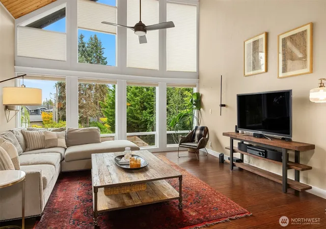Photo 3 of Single family home for sale at 1542 10th Place N, Edmonds, WA 98020 | MLS# NWM2570778 | Listing updated on 2026-10-02