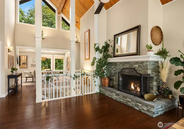 Photo 4 of Single family home for sale at 1542 10th Place N, Edmonds, WA 98020 | MLS# NWM2570778 | Listing updated on 2026-10-02